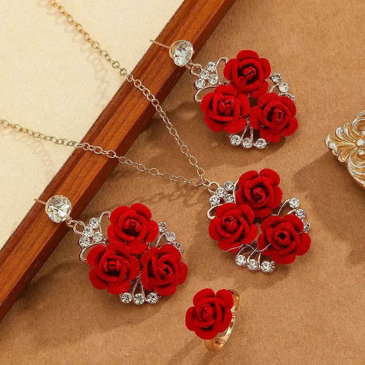 4pcs/Set Romantic Lovely Red Rose Flower Inlaid Rhinestone Pendant Necklaces+Dangle Earrings+Ring，For Women Valentine'S Day Gift